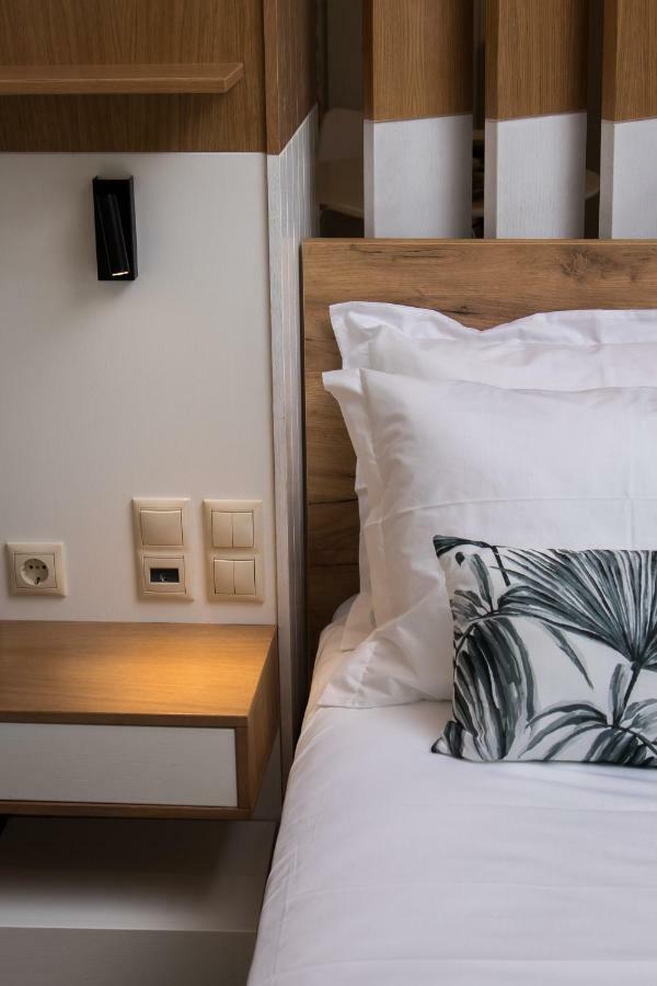 Stairs Homes & Suites Kamaria  Eksteriør billede